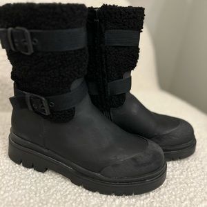 Women’s Sherpa lined boots 7.5